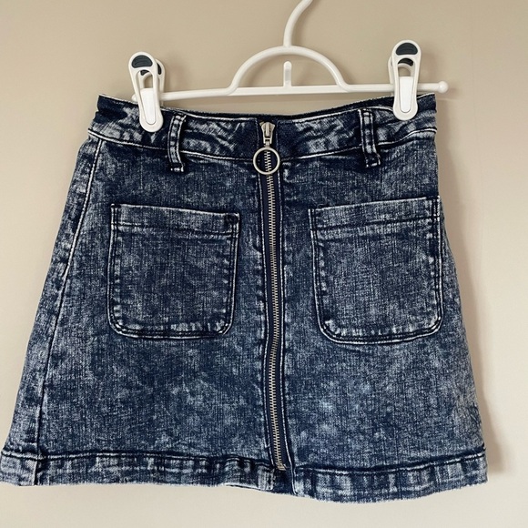 Forever 21 Dark Blue Denim Mini Skirt NWOT size SMALL - Picture 1 of 3